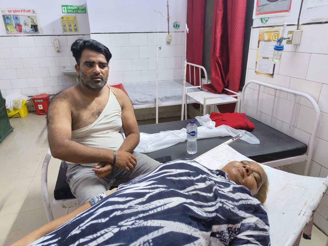 Moradabad News: गोपीवाला में पुरानी रंजिश को लेकर दो पक्षों में चले लाठी डंडे, महिला सहित चार घायल