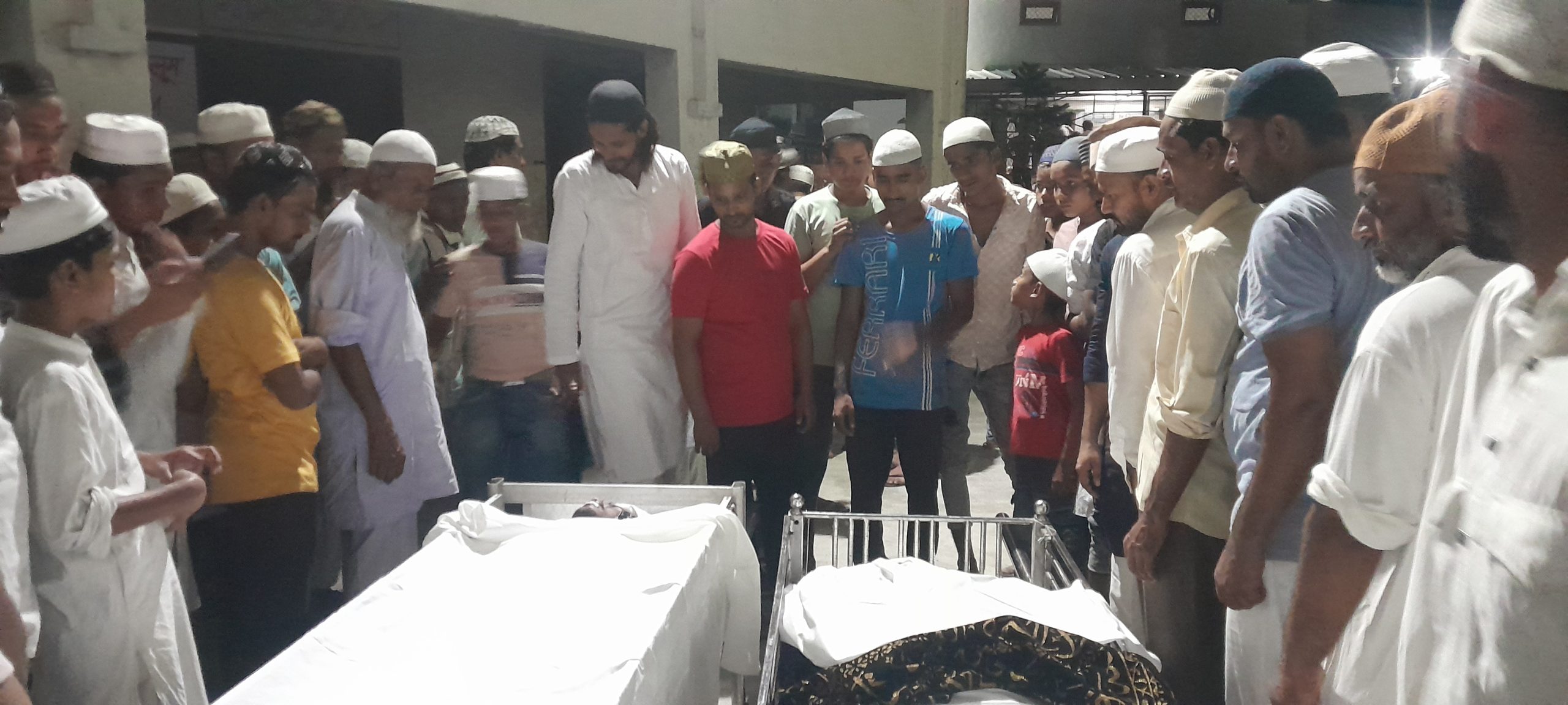 Moradabad News: शरीफ नगर में एक साथ उठे दो जनाजे, कांप उठी रूह, छलक पड़े आंसू, हर आंख हुई नम