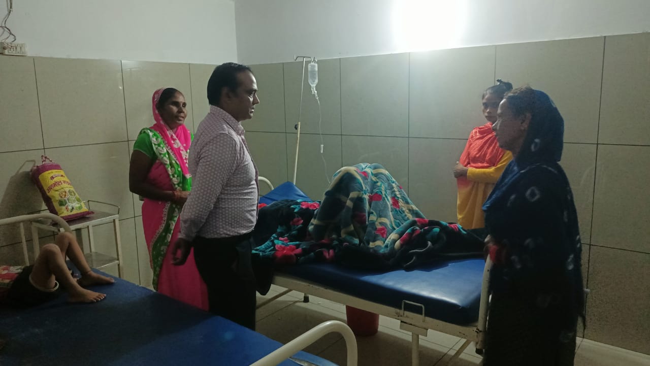 Moradabad News: ठाकुरद्वारा शरीफ नगर में स्वास्थ्य विभाग की छापेमारी AD अस्पताल सहित तीन क्लीनिक सील