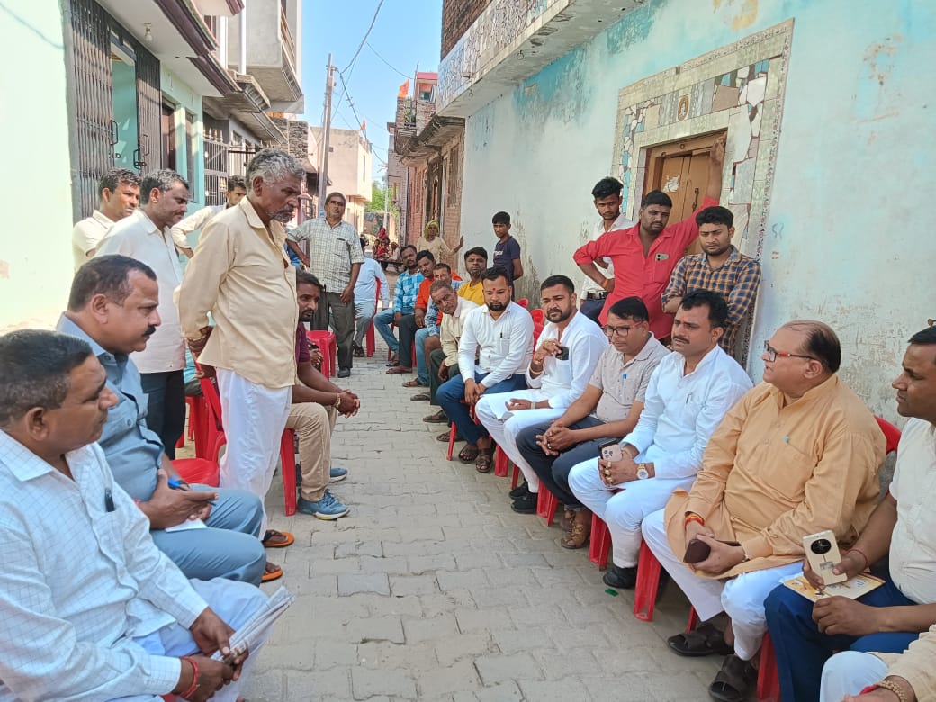 Moradabad News: BJP जिला अध्यक्ष ने मृतक के परिजनों को दी सांत्वना, पिता ने की हत्या के आरोपियों को फांसी दिलाए जाने की की मांग