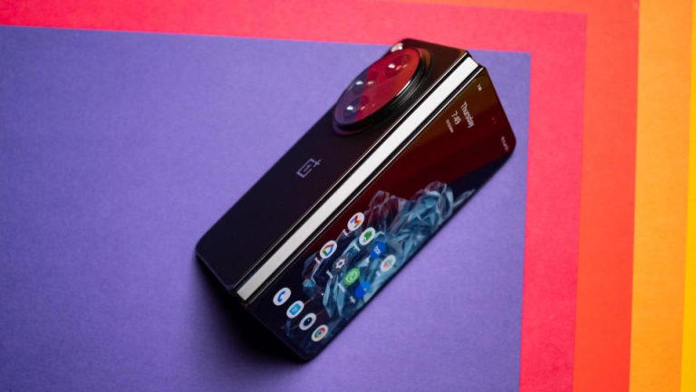 OnePlus Open 2 5G: 6.5-inch AMOLED panel with a Full HD+ resolution and a 120Hz refresh rate
